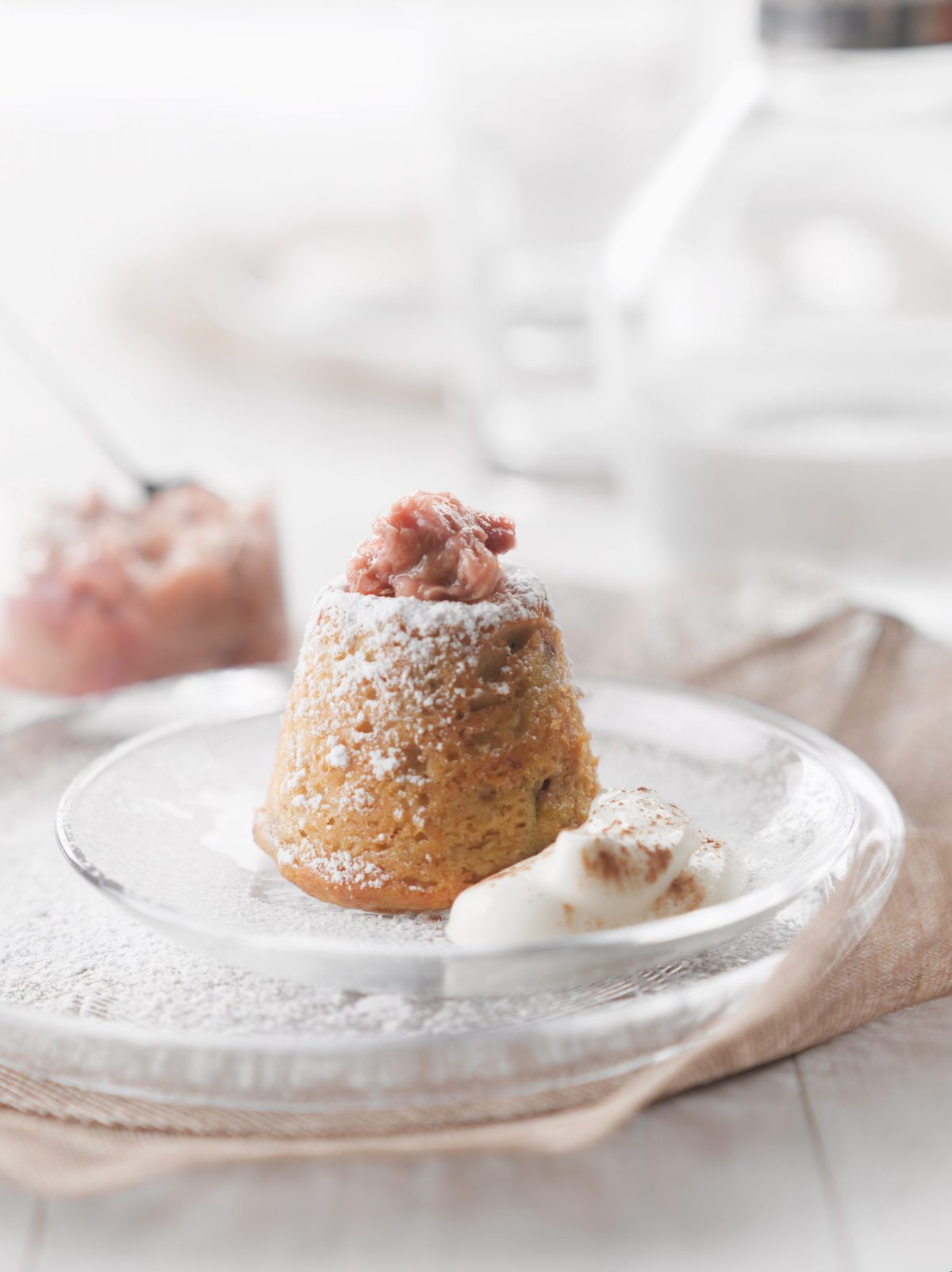 Rhubarb yoghurt puds