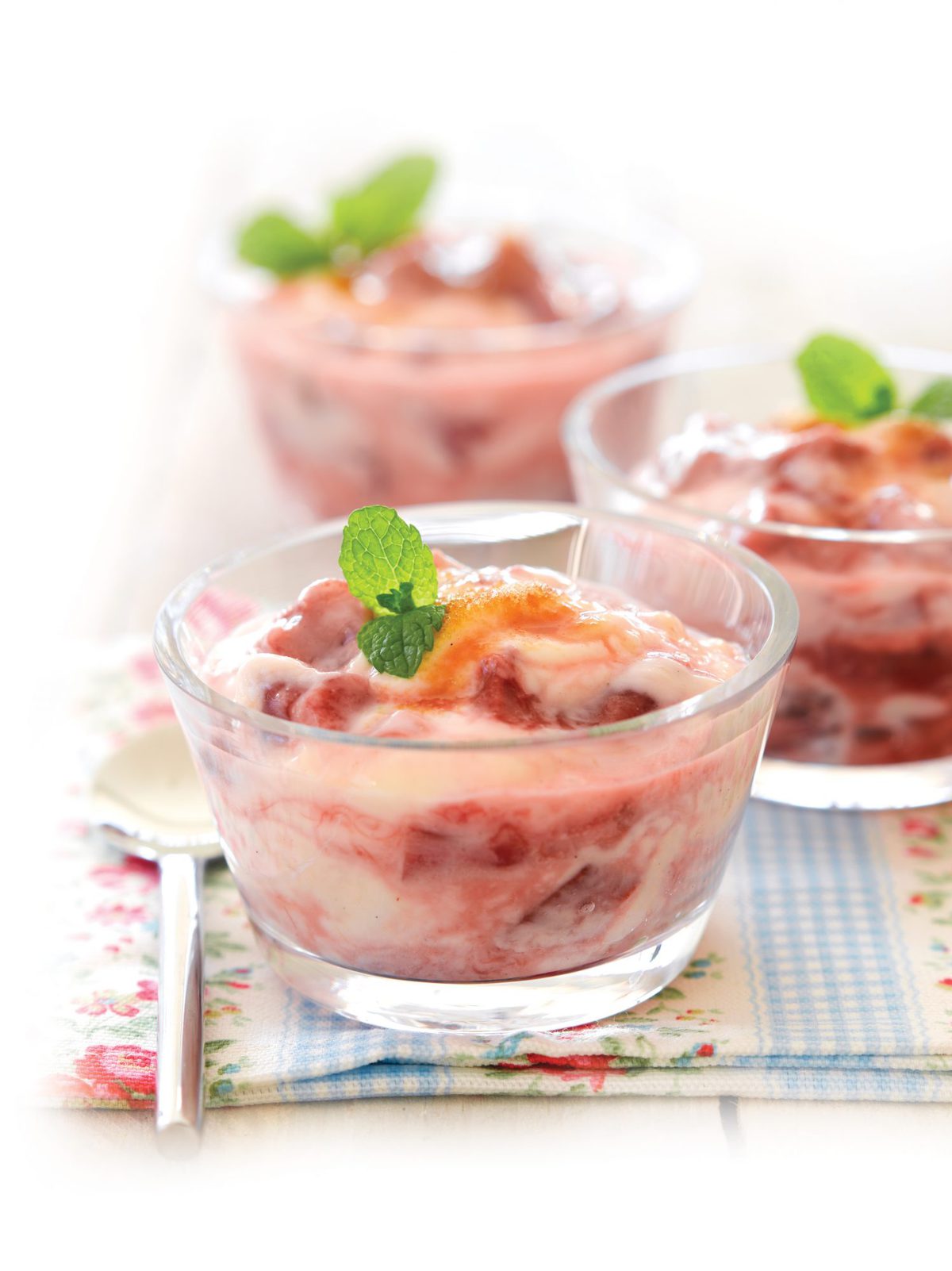 Roasted rhubarb fool