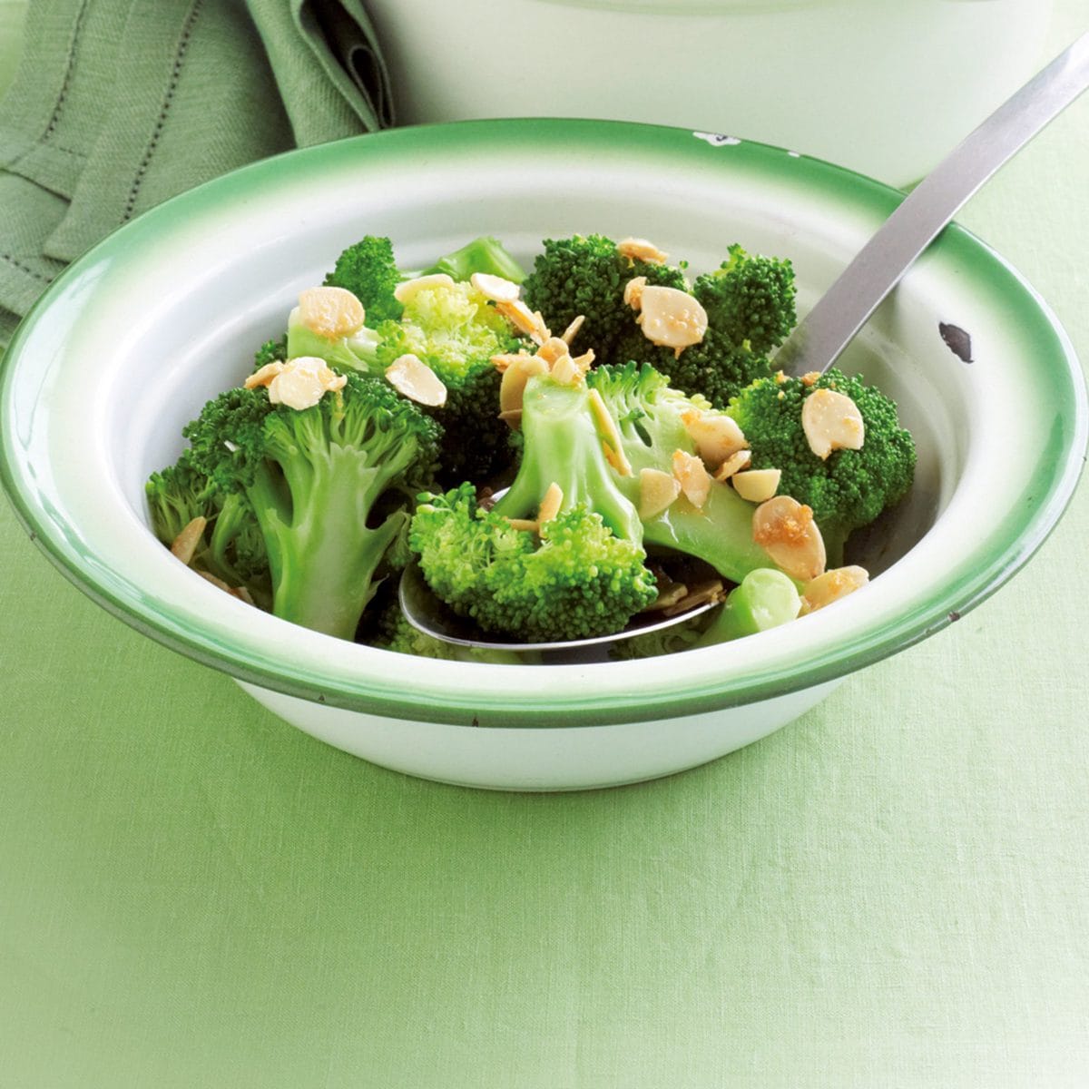 Sautéed broccoli with garlic and almonds