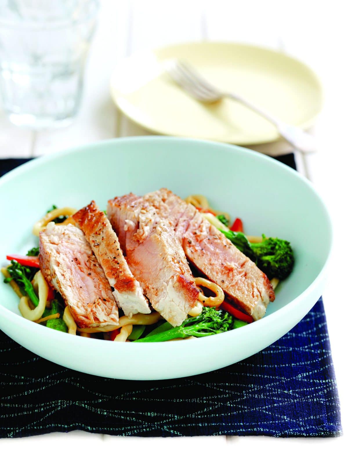 Sesame tuna with stir-fried noodles