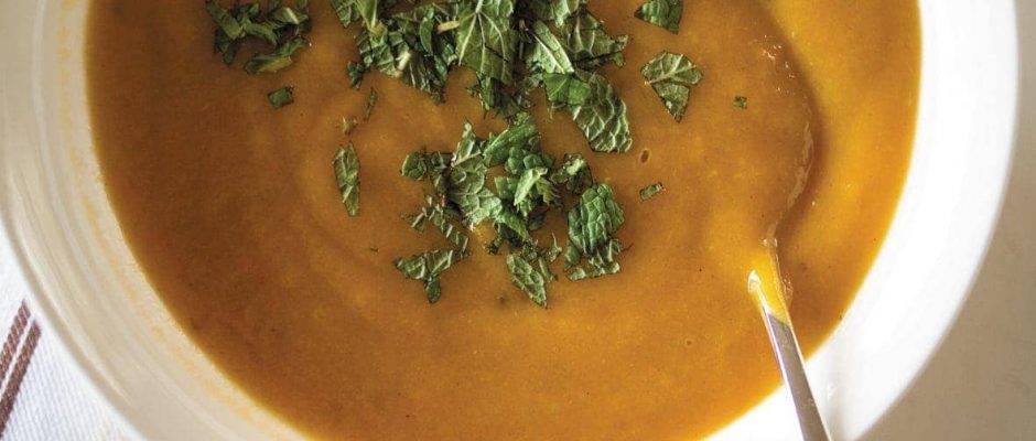 Slow cooker spicy carrot and pumpkin soup