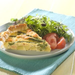 Smoked salmon and asparagus quiche