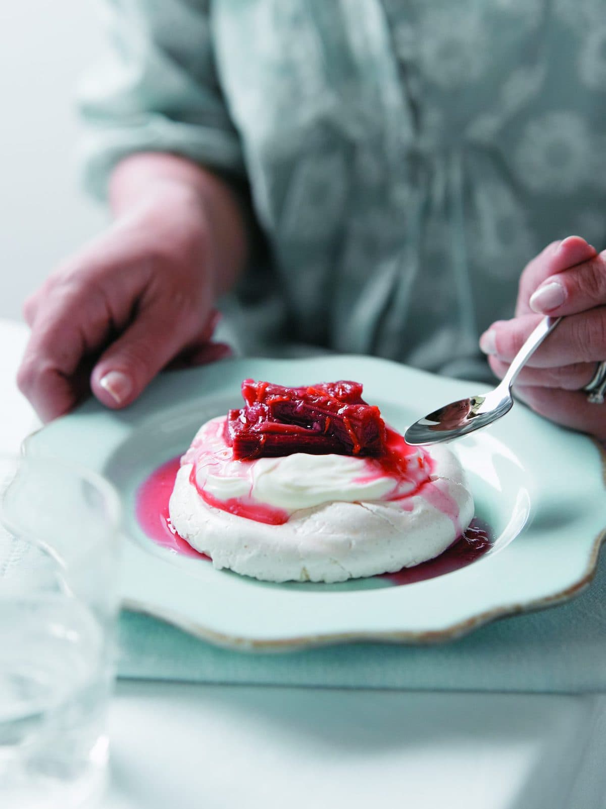 Spiced vacherin with baked rhubarb and Greek yoghurt