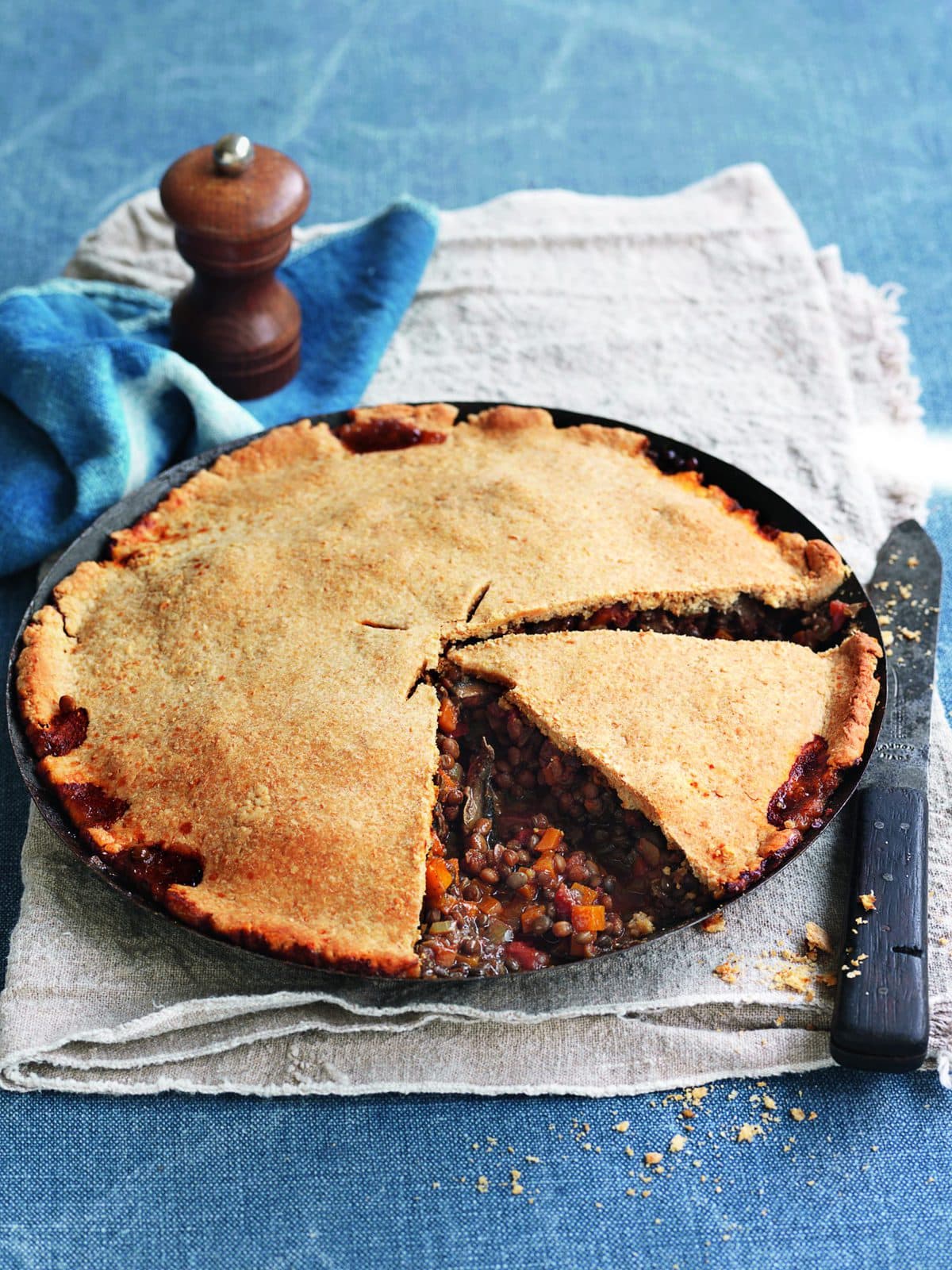 Spicy mushroom and lentil pie