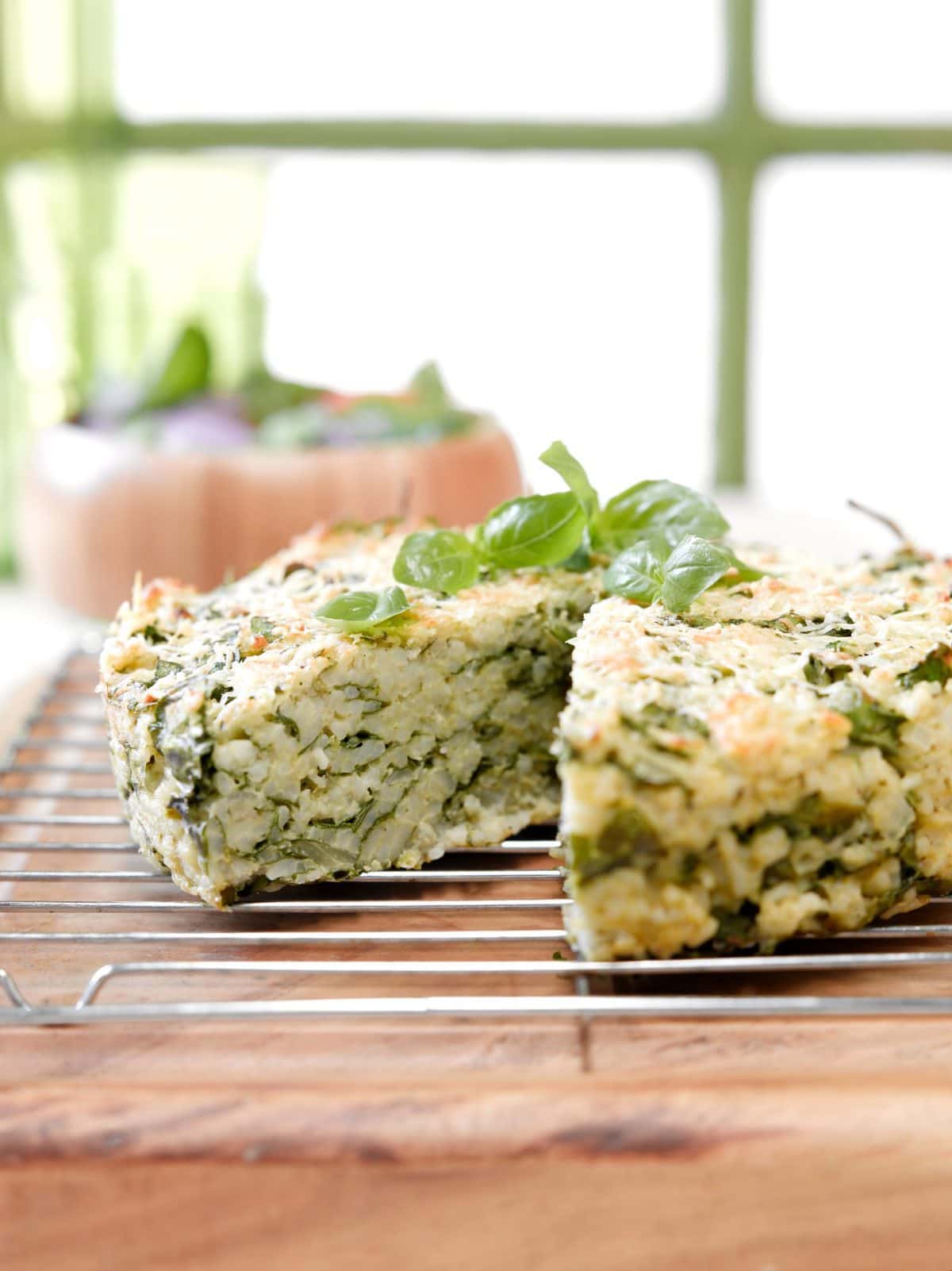 Spinach, pesto and lemon risotto cake