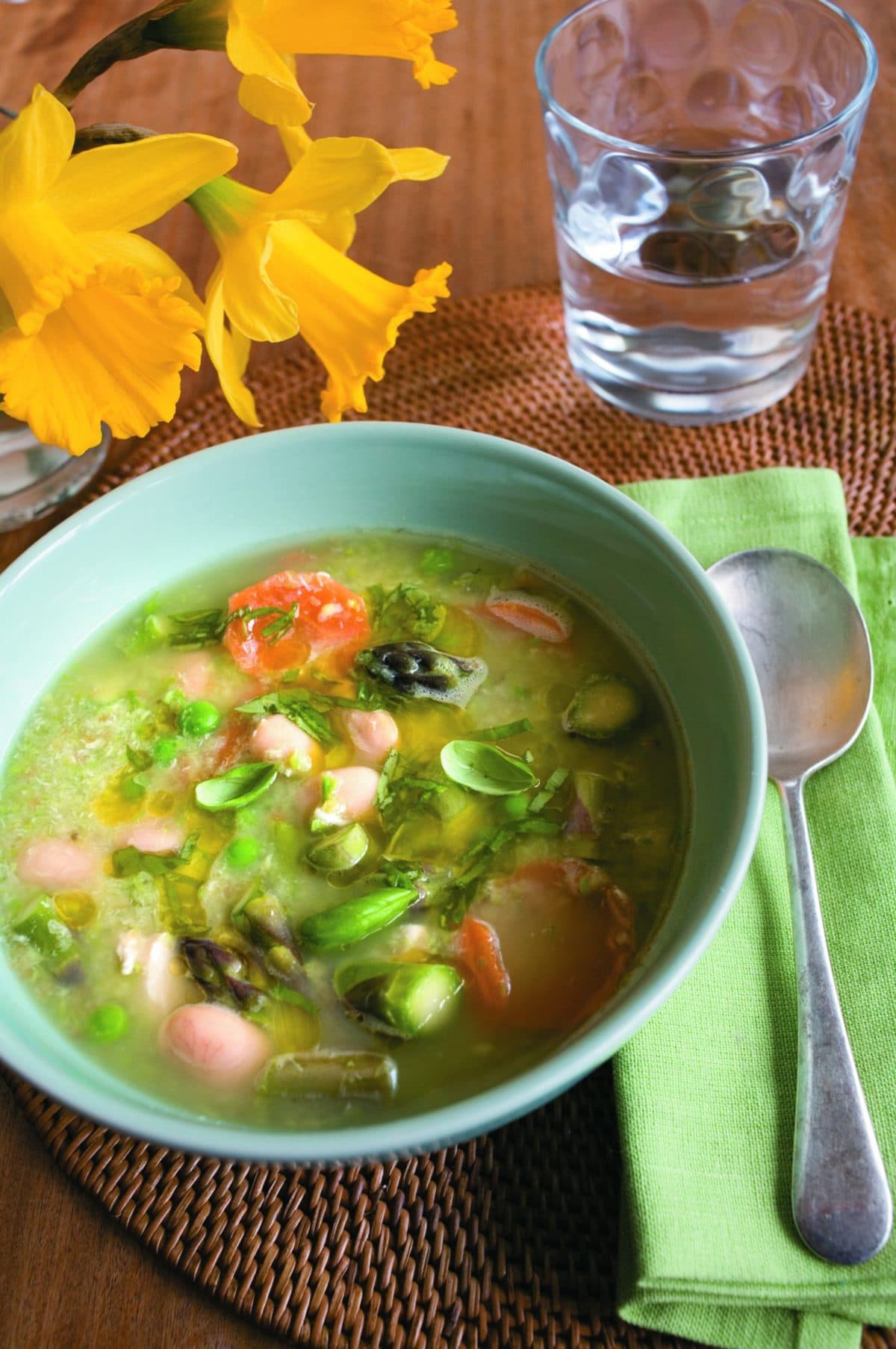 Spring broth of chicken and asparagus with basil sauce