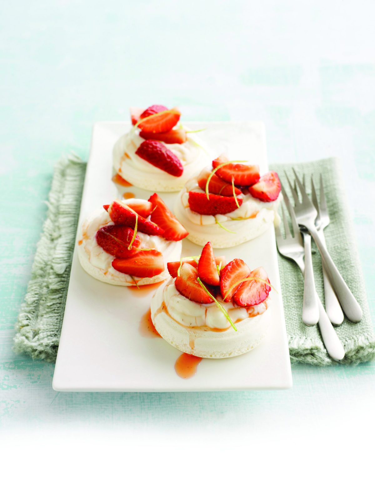 Strawberry meringues