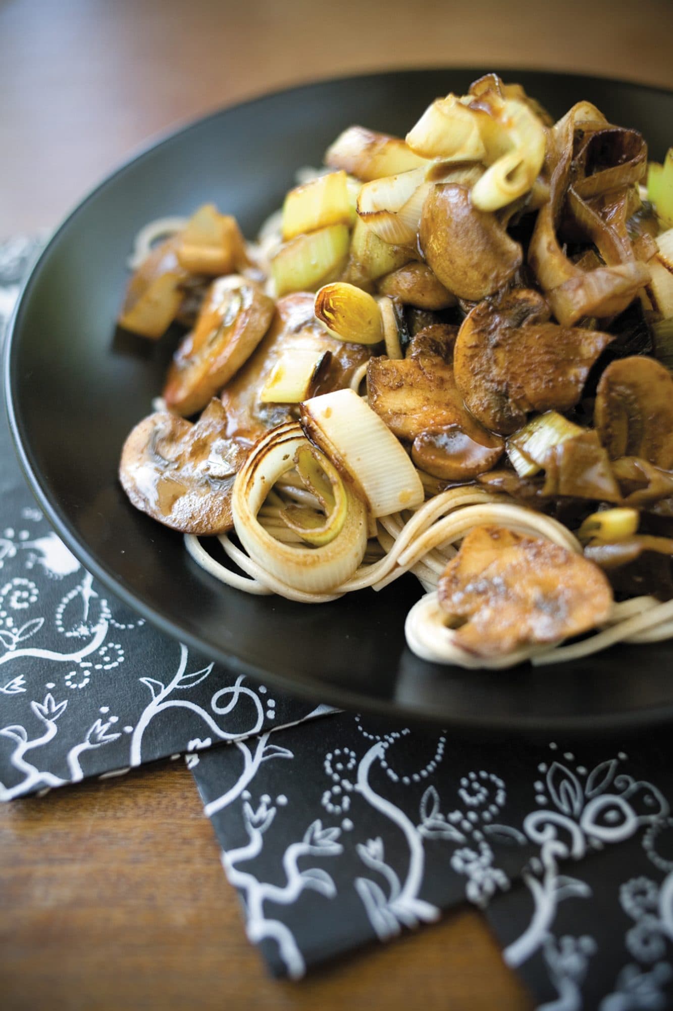 Tangy soy mushrooms with noodles