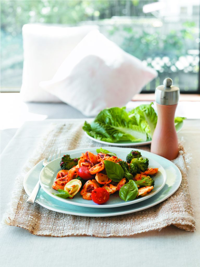 Tortellini with pesto and broccoli