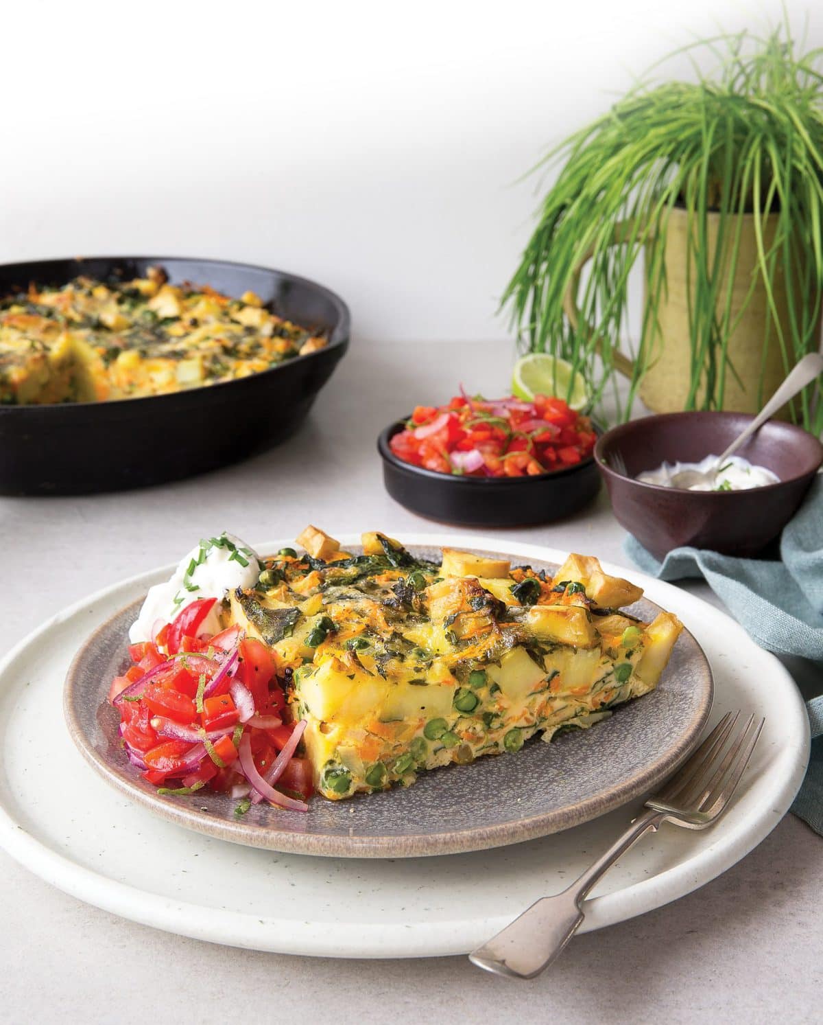 Tortilla with tomato salsa and chive dip