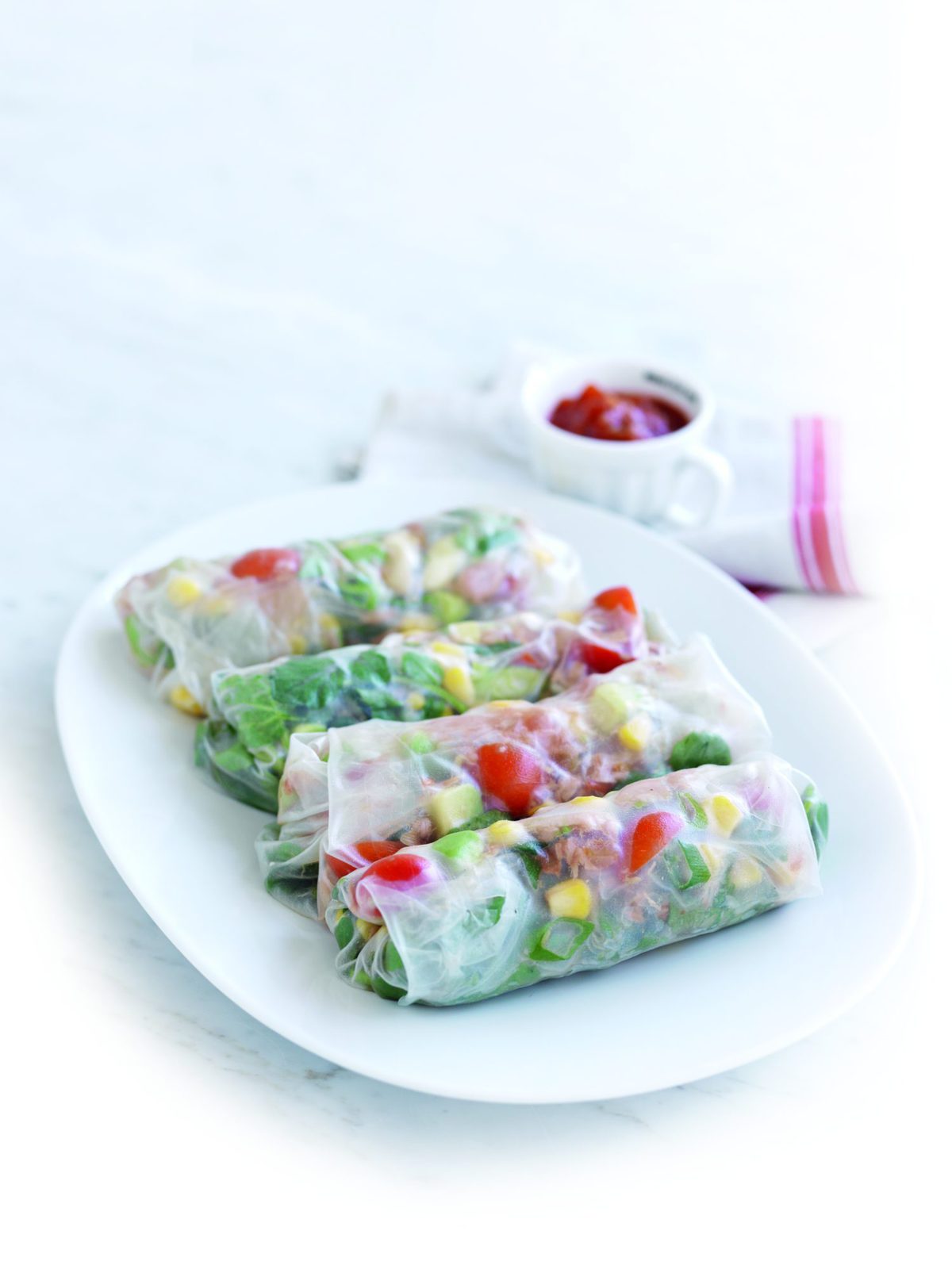 Tuna and avocado rice paper wraps