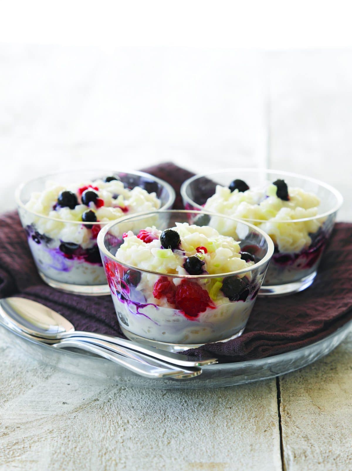 Rice pudding with berries and yoghurt