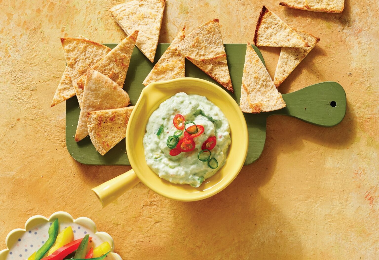 Spicy guacamole dip