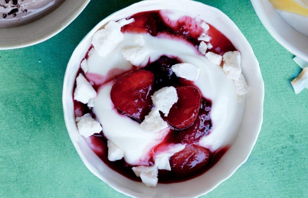Eton mess yoghurt pots