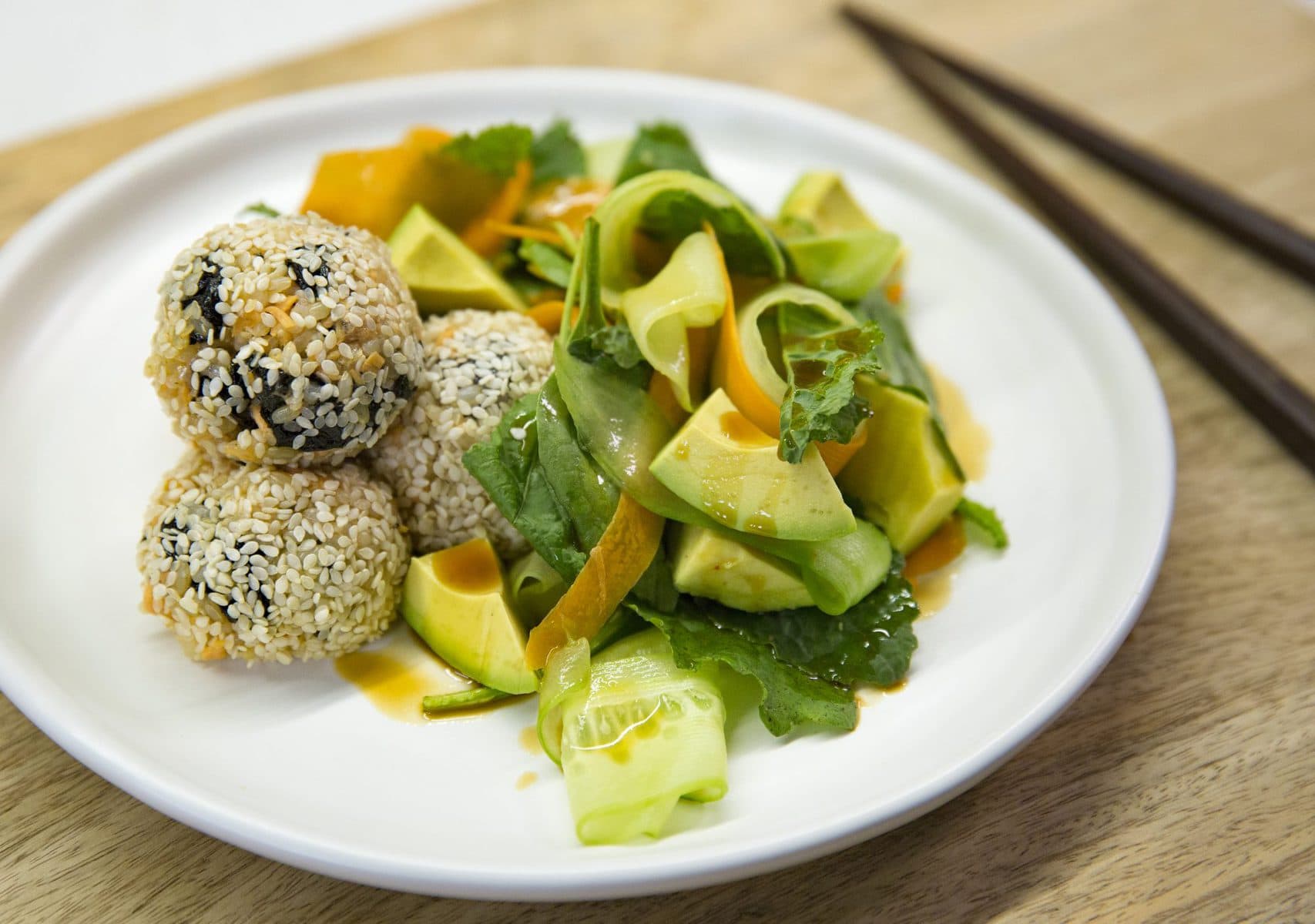 Sesame sushi balls