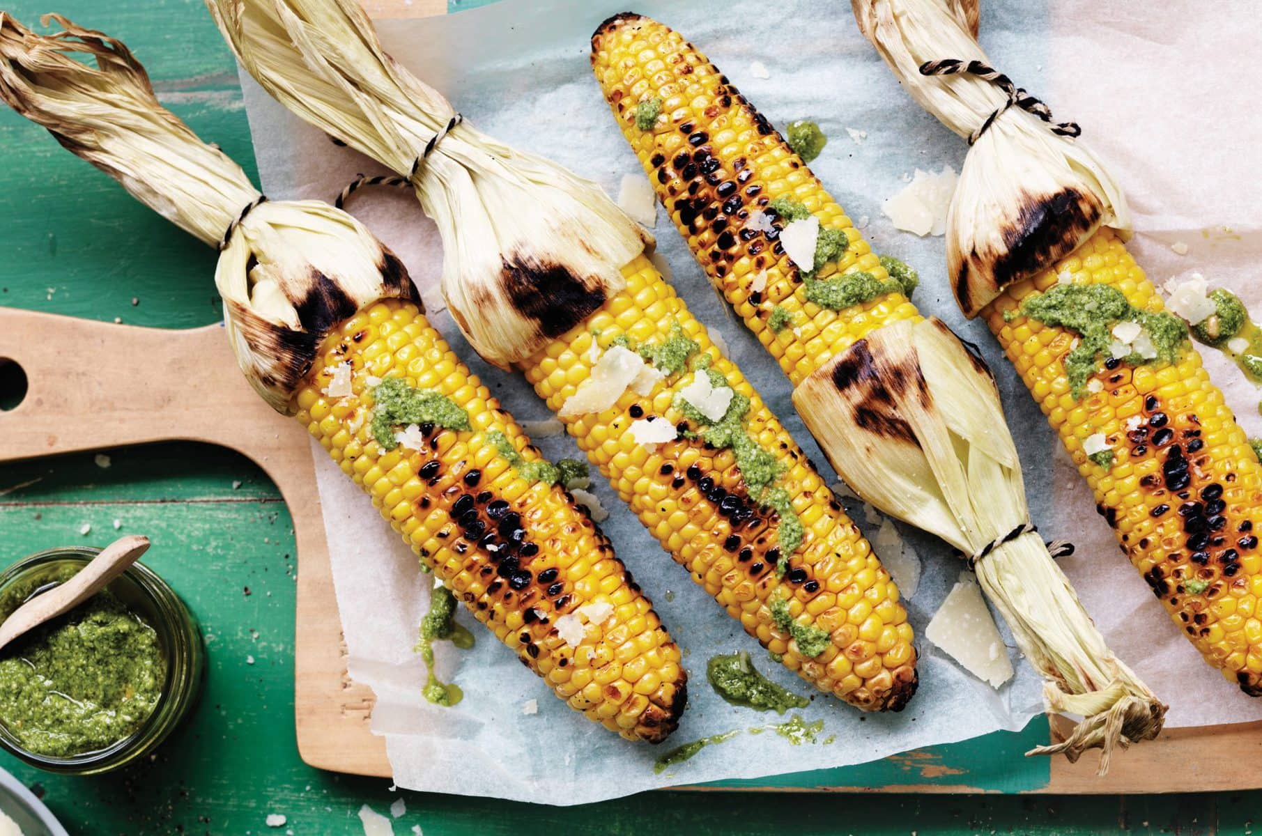 Grilled corn with pesto and parmesan