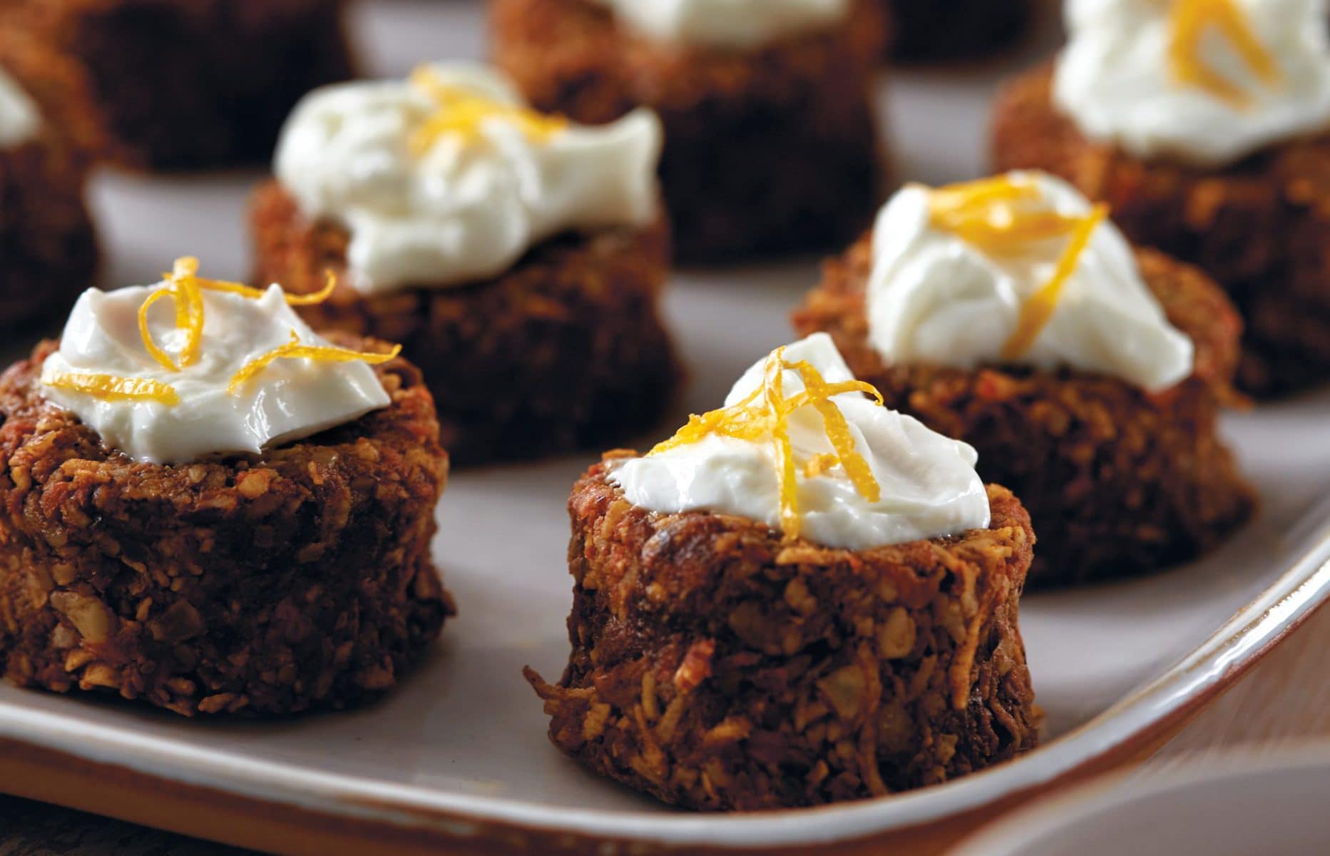 Mini raw carrot cakes