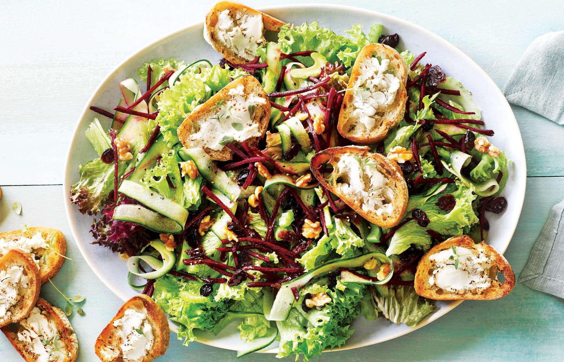 Summer salad with goat’s cheese croutons