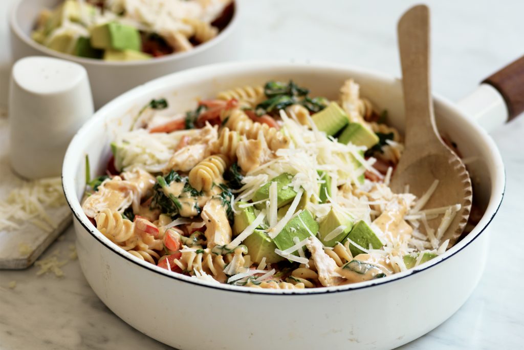 Creamy chicken pasta with tomato pesto Creamy chicken pasta with tomato pesto