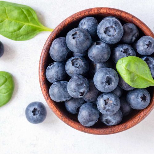 7 foods that boost immunity (plus those that fight it)