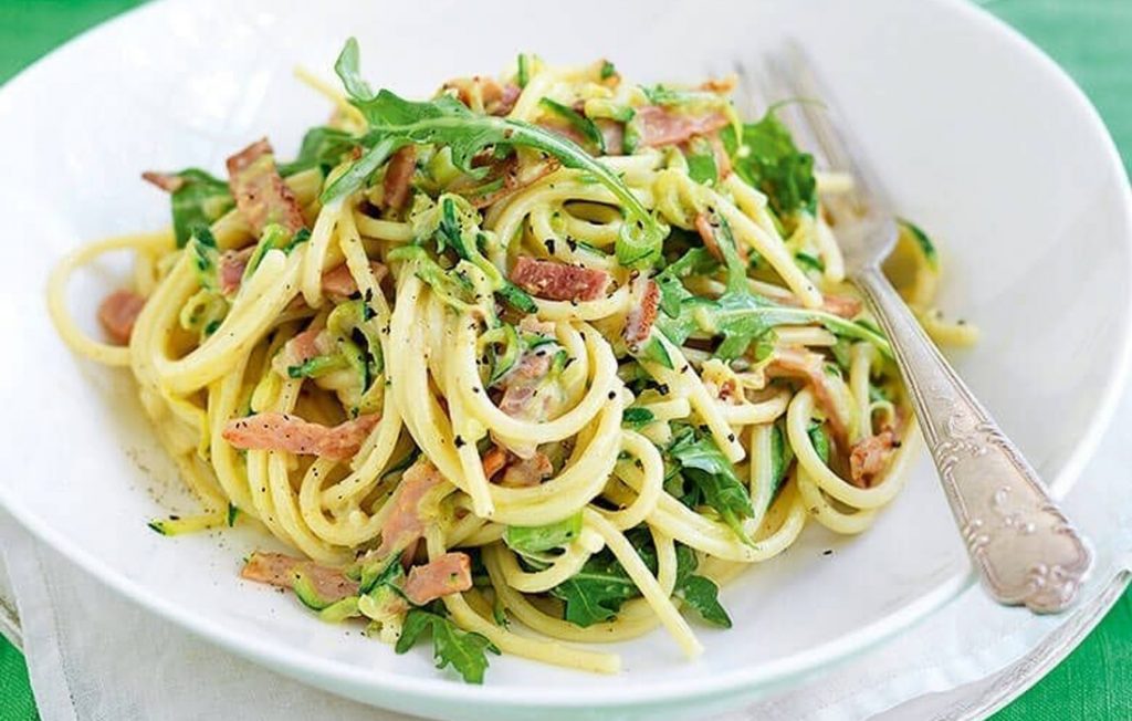 Creamy bacon and zucchini spaghetti