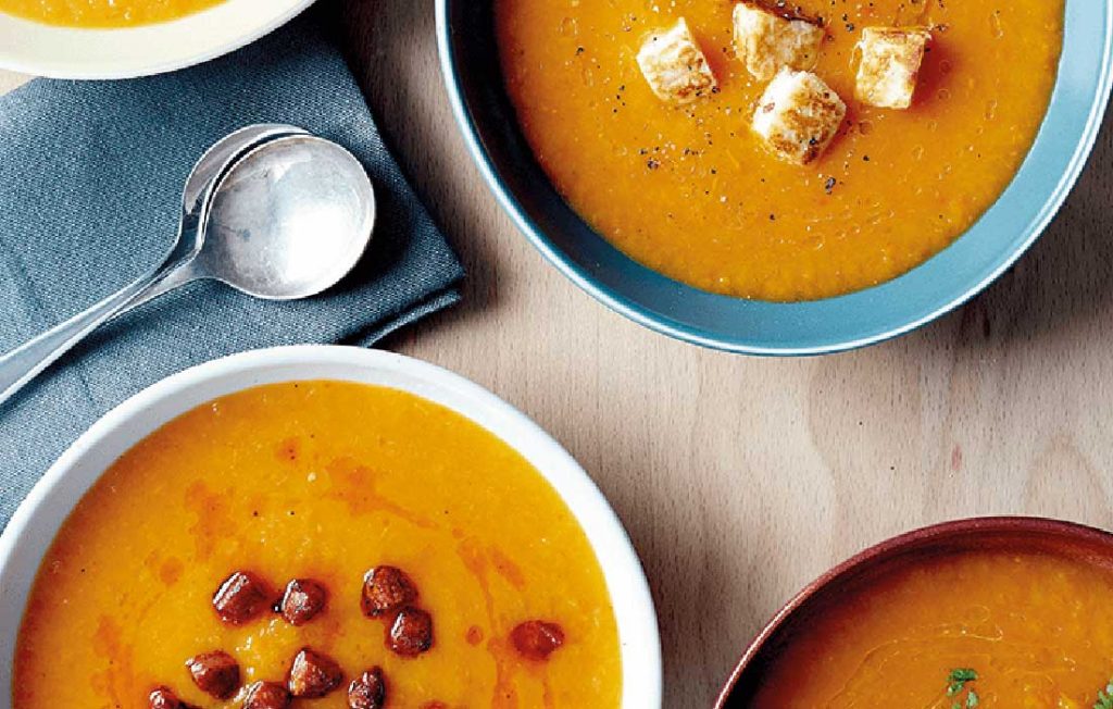 Low-carb roasted red pepper and squash soup