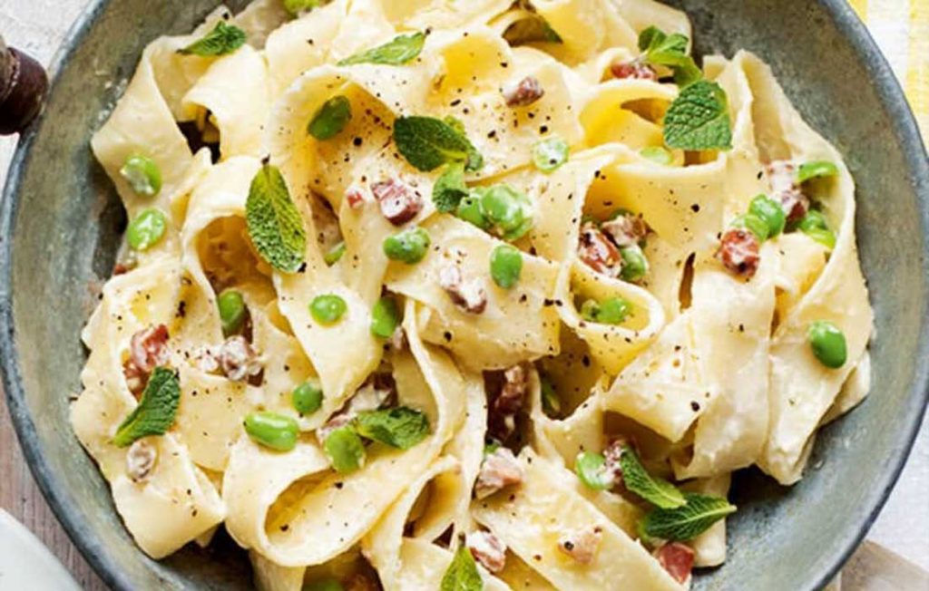 Creamy pappardelle with broad beans and pancetta Creamy pappardelle with broad beans and pancetta