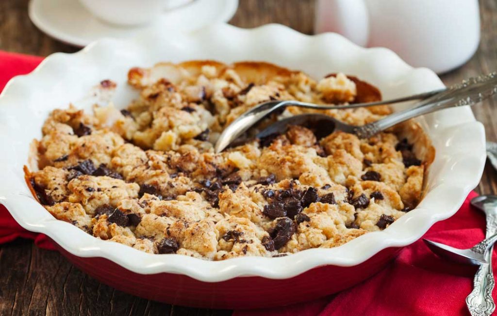 Apple and sultana crumble