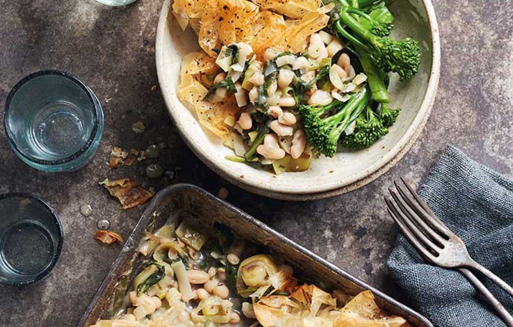 Leek, spinach and white bean pie