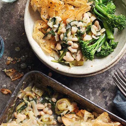 Leek, spinach and white bean pie