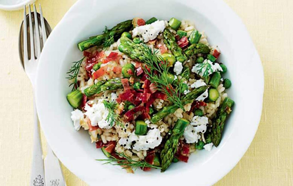 Healthier asparagus, pea and prosciutto risotto