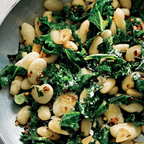 White bean salad with garlic and kale