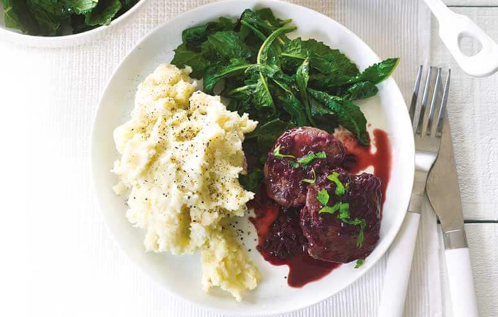 Pork fillet in red wine and cranberry sauce