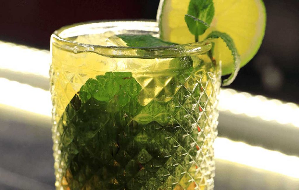 Apple mock-jito mocktail