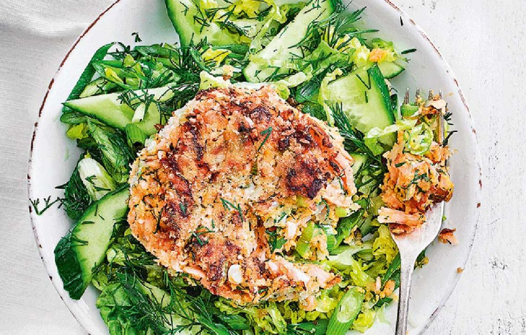 Smoked salmon and sweet potato cakes with green salad