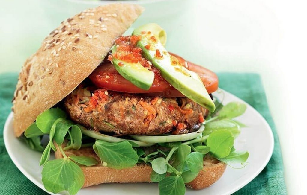 Vegetarian burgers with sweet chilli sauce