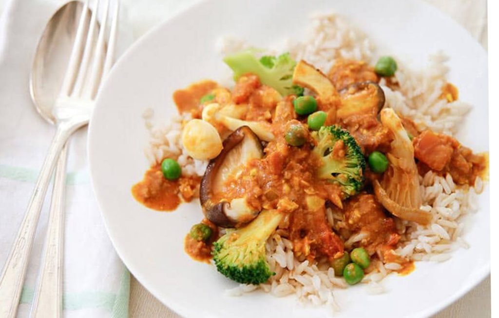 Vegan mushroom, pea and coconut korma