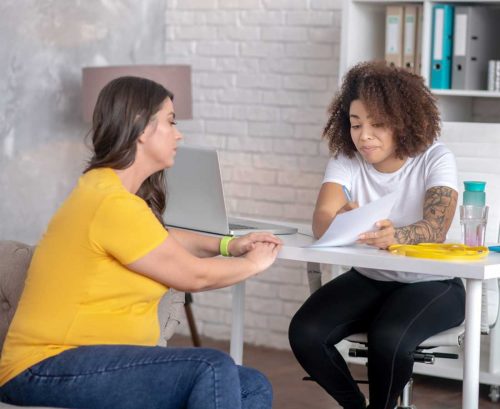 Dietitian giving woman advice and guidance