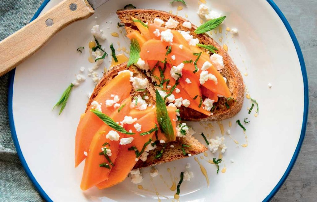 Papaya, goat’s cheese and honey toast