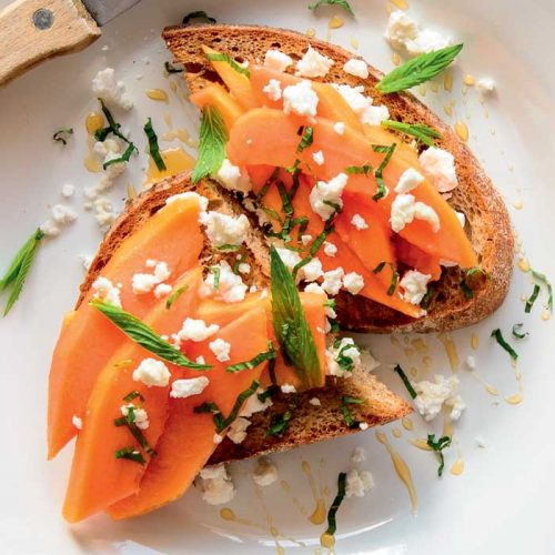 Papaya, goat’s cheese and honey toast