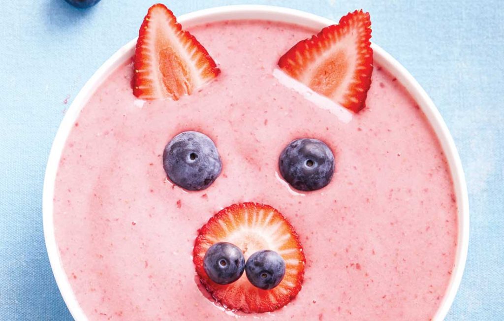 Berry piggy smoothie bowl