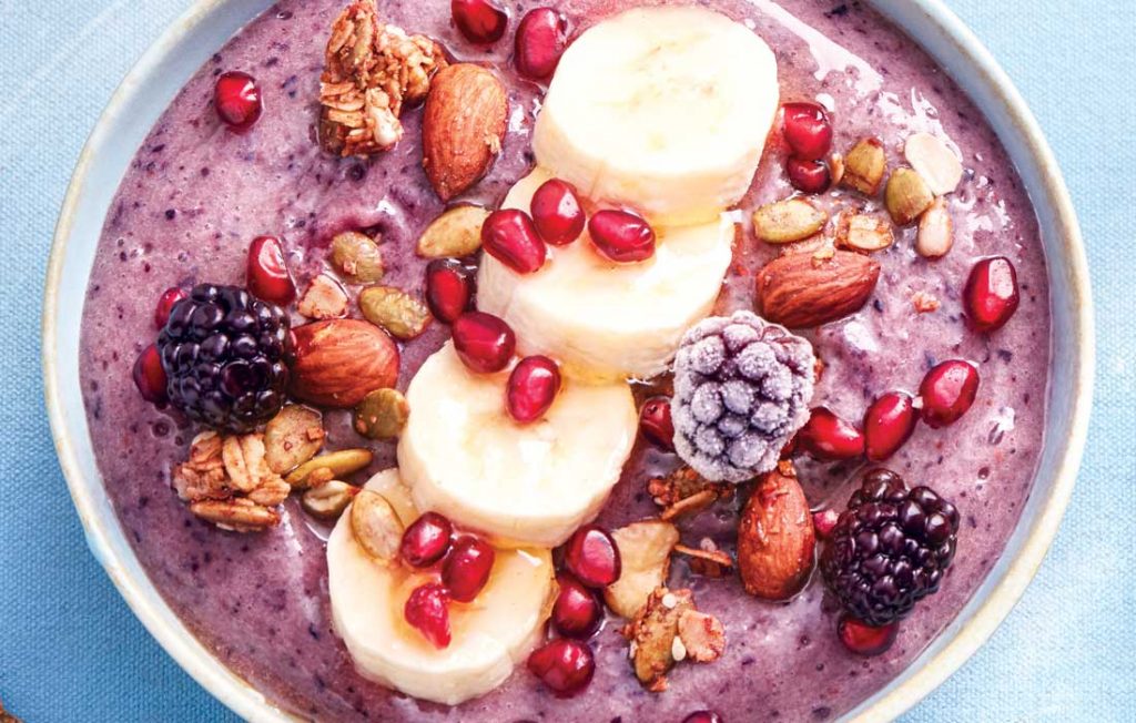 Berry banana smoothie bowl