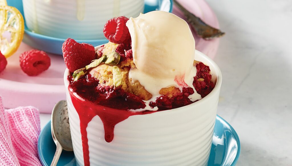 Vanilla and raspberry self-saucing puddings Vanilla and raspberry self-saucing puddings