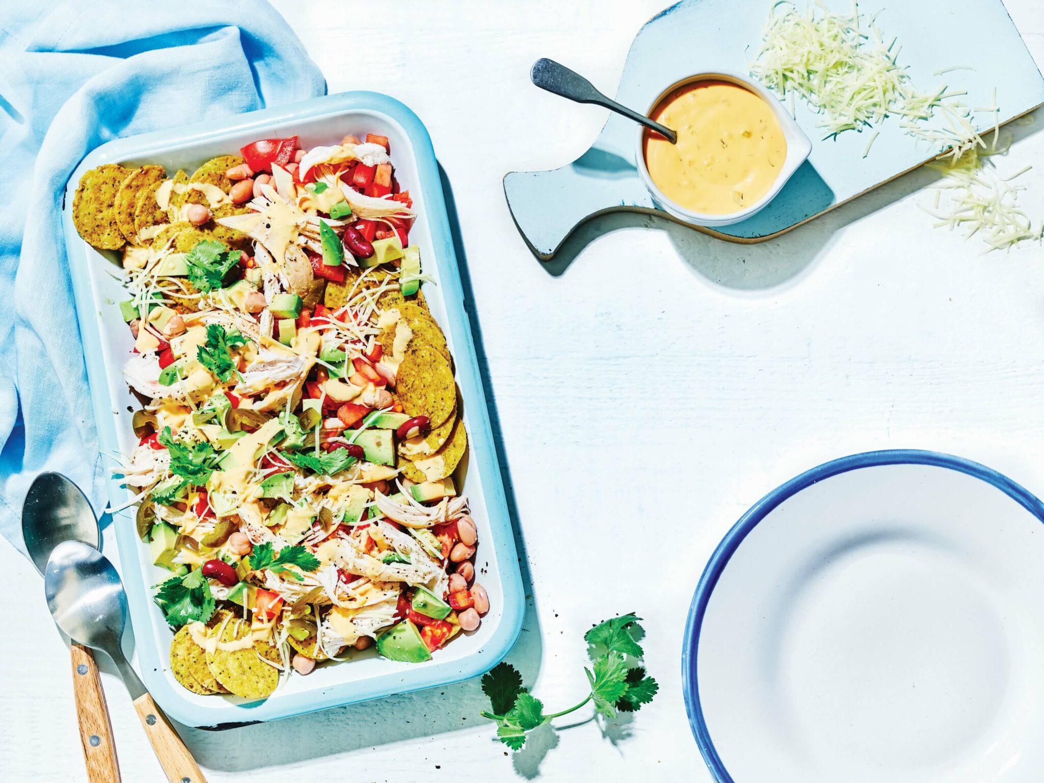 Barbecued chicken and bean nachos
