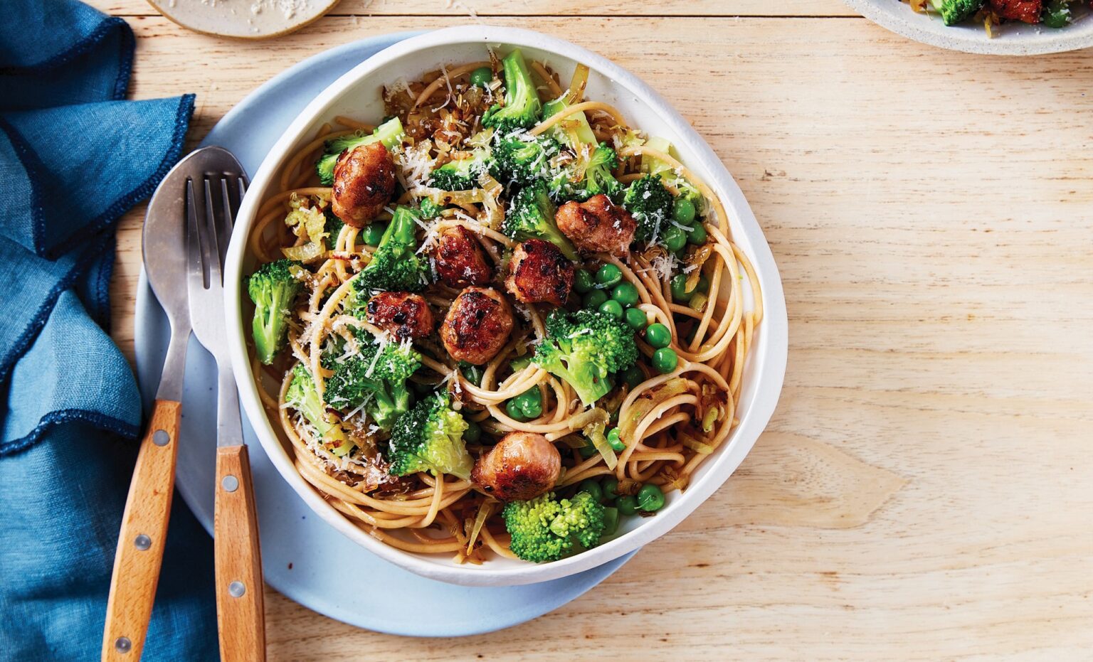 Pasta with meatballs and broccoli