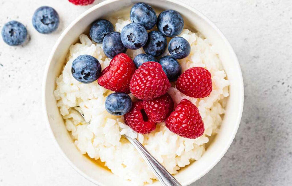 Oat bran berry porridge Oat bran berry porridge