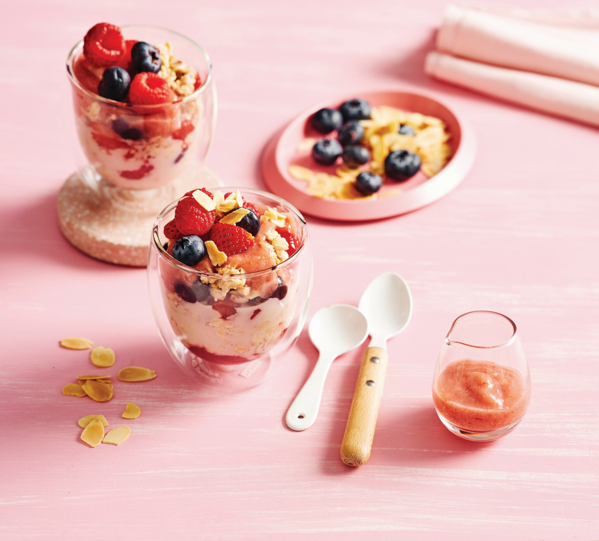 Mixed berry overnight oats