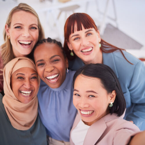 Thriving in Menopause Season 6, Ep06: How to find happiness at midlife