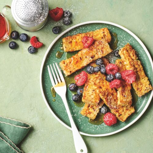 French toast sticks with maple syrup