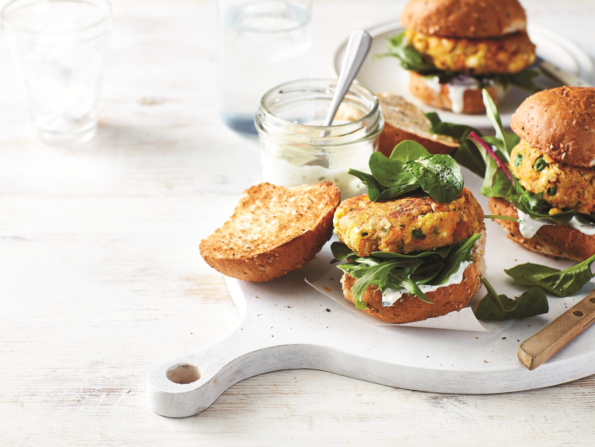 Chickpea burgers with parsley yoghurt